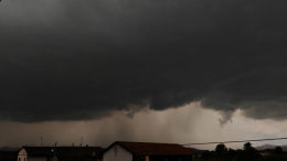 Maltempo in Piemonte, grandine da 2 cm e raffiche di vento: paura sulla collina di Torino