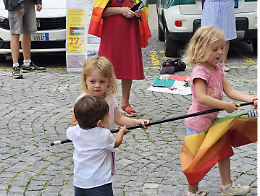 La guerra? Ma perché non vanno al bar e si mettono d’accordo per non farla più?