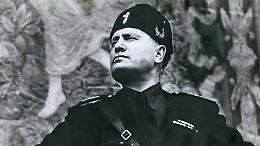 Cercava una foto d'epoca del Duce, finisce in una truffa online