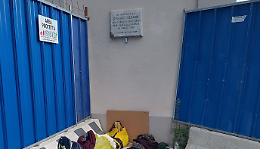 Torino, la lapide del maresciallo Berardi trasformata in un dormitorio: la denuncia del figlio 