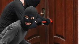 Vacanza trasformata in incubo: quattro persone sfondano la porta e cercano di rubargli la casa