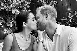 Harry e Meghan restano su Netflix ma con meno soldi e più vincoli: ecco cosa nasconde il nuovo contratto
