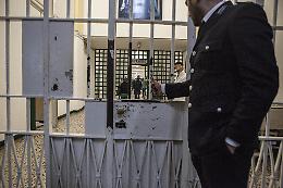 Detenuto devasta videosorveglianza e scatena il caos: sezione al buio per due giorni