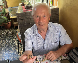 Tre ghiande e un caffè: la lezione di vita arrivata in un bar di paese