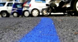 Ivrea, arriva la “sosta gentile”: mezz’ora gratis nei parcheggi blu