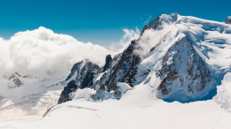 Morte a 4.000 metri sul Monte Bianco: alpinista precipita sulla Cresta del Brouillard