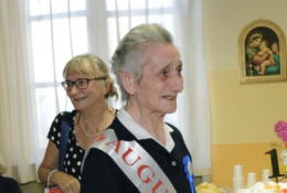 Operata al femore a 105 anni, torna a casa in sei giorni: la lezione di una donna
