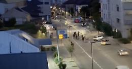 Cavalli in fuga per le strade di Alba: 9 esemplari scappano dal maneggio e finiscono in centro tra lo stupore dei residenti (VIDEO)