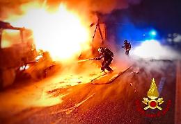 Fiamme improvvise in un’abitazione e paura tra i residenti