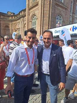 La Vuelta 2025 parte dalla Reggia di Venaria: un debutto storico tra sport e folla in festa (FOTO)