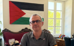 Bandiera palestinese nell’ufficio dell’assessore: a Torino il gesto simbolico diventa dichiarazione istituzionale