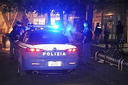 Tragedia in piazza Vittorio: ragazza precipita dal balcone, indaga la polizia