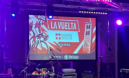 Mille persone in piazza per la festa in attesa della Vuelta