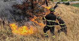 Montagna in fumo a Caprie: Vigili del Fuoco e volontari al lavoro da ore