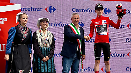 La Vuelta arriva a Ceres: grande folla e clima di festa. Maglia rossa a Vingegaard (FOTO)