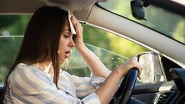 Malore al volante sulla tangenziale nord: quattro veicoli coinvolti
