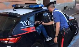 Sedicenne aggredita e "palpeggiata" in strada a Torino: arrestato un 26enne, due complici in fuga
