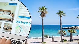 Prenotano su Booking ma trovano una casa privata: famiglia vercellese vittima del “falso albergo”