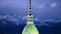 La Mole Antonelliana si illumina di verde per la sindrome dell’ovaio policistico: un simbolo per milioni di donne