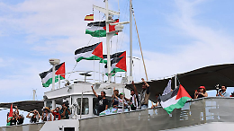 Tempesta e retromarcia a Barcellona, la Global Sumud Flotilla costretta a riprogrammare la rotta