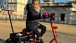 Ritrovato il triciclo di Olivia: i carabinieri lo restituiscono alla bambina dopo due giorni di angoscia