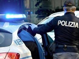 Movicentro, caos e violenza. Uomo "impazzito" bloccato con il "taser"
