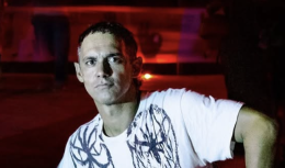 Cosmo davanti ai cancelli della ex GKN: un dj set di lotta per Gaza e per la fabbrica