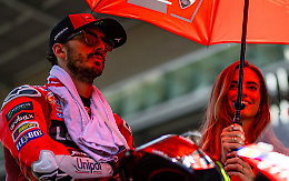 Dalla penultima casella all’ottavo posto, la rimonta di Pecco Bagnaia accende il Gp di Catalunya