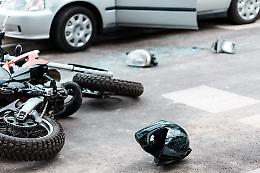 Strage sulle strade italiane, in un solo weekend morti due ragazzi in moto a Grandate e altre vittime da Cassino a Siracusa