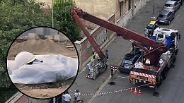 Tragedia in via Genova a Torino, operaio precipita da dodici metri e perde la vita