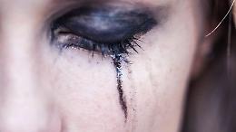 19enne denuncia abusi di gruppo: cinque ragazzi pugliesi indagati per violenza sessuale aggravata