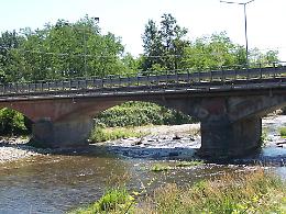 Chiude il ponte sul Malone a Front: una giornata di verifiche tra sicurezza e disagi
