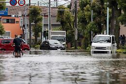 Alluvioni in Giappone: Tokyo sott'acqua, danni a stazioni e aeroporti (VIDEO)