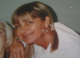 Tragedia a Chivasso, donna si getta dal balcone e perde la vita. E' Luisella Melis