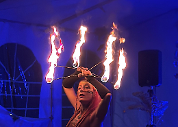 Traves accende il suo primo Folk Fest tra fuoco, musica e antiche tradizioni