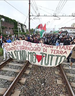 "Pronti a bloccare di nuovo la città": gli studenti di Torino rispondono all’attacco alla Flotilla