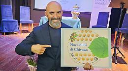 Cigliuti firma il francobollo dei Nocciolini di Chivasso: un omaggio al Made in Italy (VIDEO)