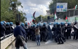 Scontri a Caselle al corteo pro Palestina: 10 feriti tra i manifestanti, 2 tra i poliziotti