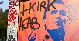 Murale per Charlie Kirk imbrattato in una notte: dal festival alla polemica