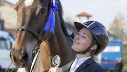 Tragedia a Cossato: muore a 23 anni Carola Dettoma, travolta da un cavallo nel maneggio di Cascina San Grato