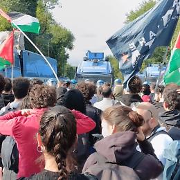 Torino assediata. Bambini in corteo contro il genocidio, manganelli e idranti per fermarli