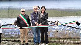 Canavese tra fuoco e memoria: il murale che celebra il lago e la voce di Muin Masri che scuote sul dramma palestinese