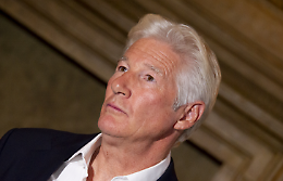 Richard Gere alza la voce per Gaza: “Se non sosteniamo chi rischia la vita, ci meritiamo questo mondo”