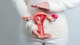 Una panchina gialla per rompere il silenzio sull’endometriosi: a Barone Canavese l’inaugurazione dell’Endopank®