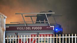 Fossano, incendio alla Città antiquaria: intervento lampo dei vigili del fuoco salva i magazzini