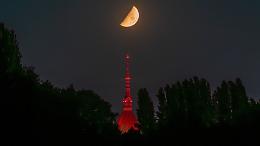 Luna e Mole in un abbraccio di luce: Torino come non l’avete mai vista