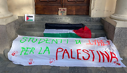 Al Liceo Botta di Ivrea per ordine della dirigente: studenti fuori, tapparelle giù, libertà zero
