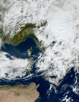 Foehn sul Piemonte: raffiche record, cieli limpidi e crollo termico in arrivo