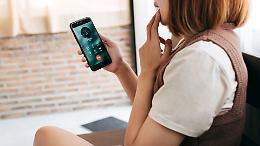 Falso “regalo Amazon” su WhatsApp: ecco come ti rubano l’account