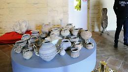 Torino, tesori nascosti in un appartamento torinese: 254 reperti archeologici restituiti allo Stato